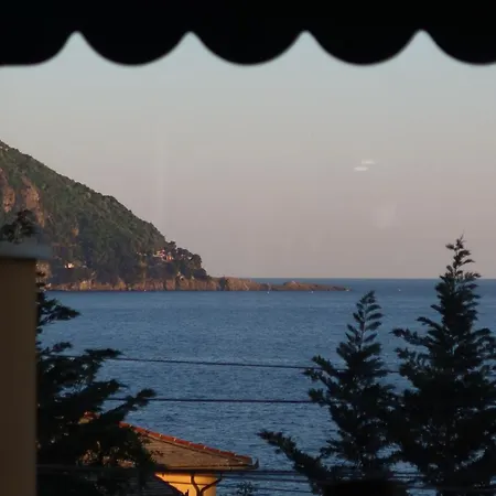Simonetta, Fronte Mare Dom wakacyjny Recco